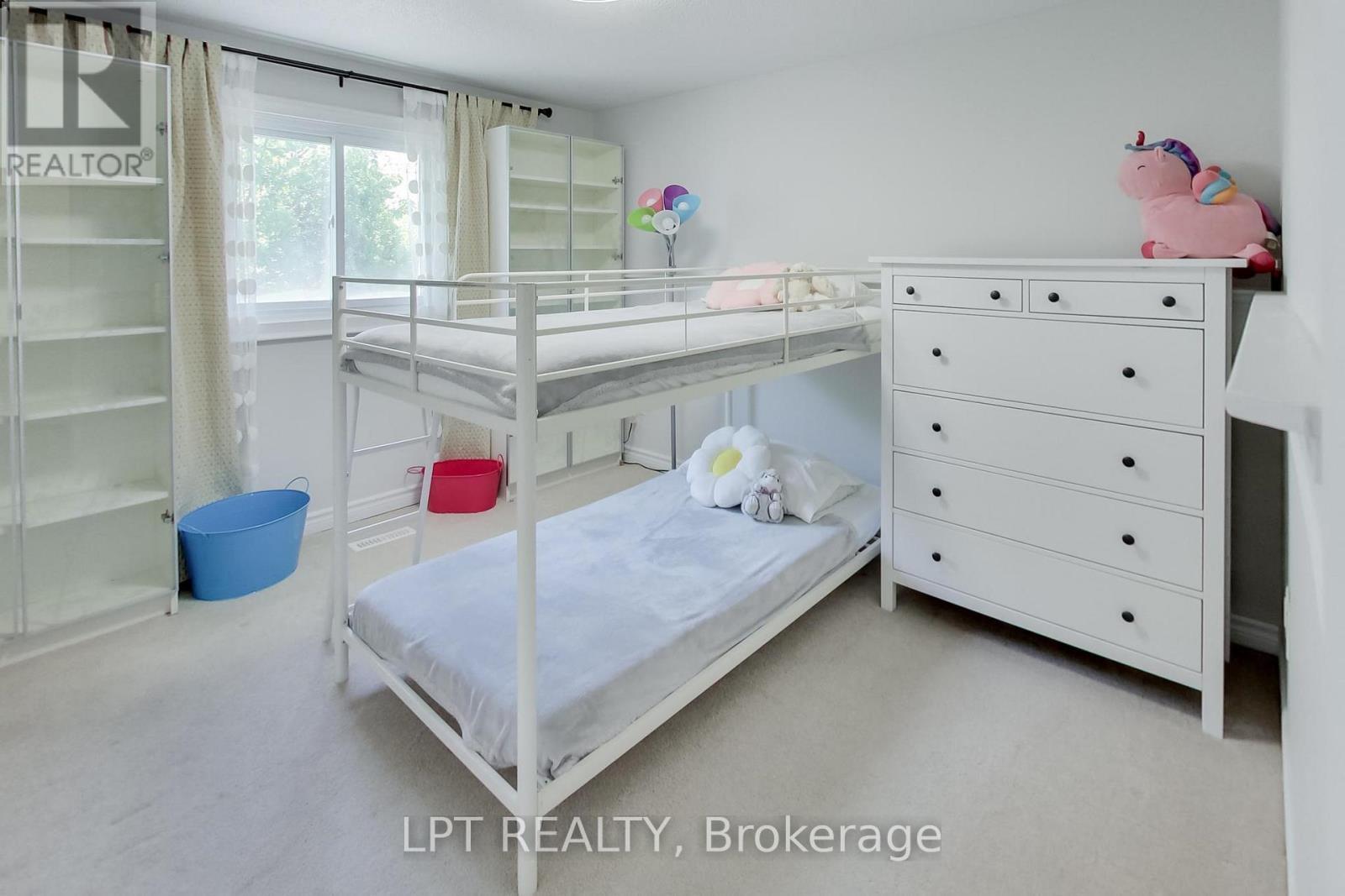 2482 Snowhill Court, Burlington, ON - Indoor Photo Showing Bedroom