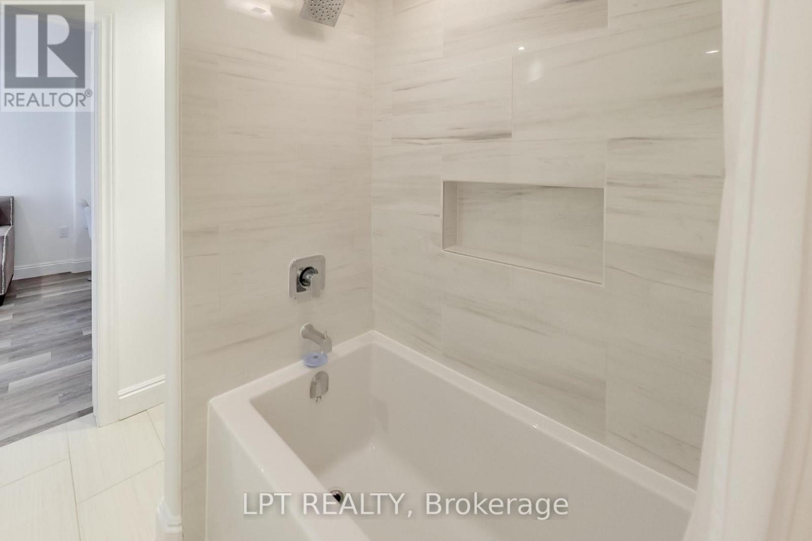 2482 Snowhill Court, Burlington, ON - Indoor Photo Showing Bathroom