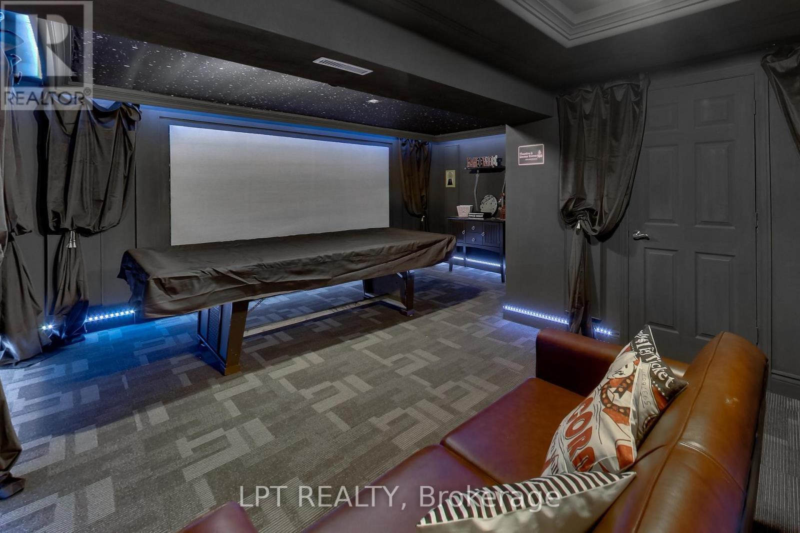 2482 Snowhill Court, Burlington, ON - Indoor Photo Showing Other Room