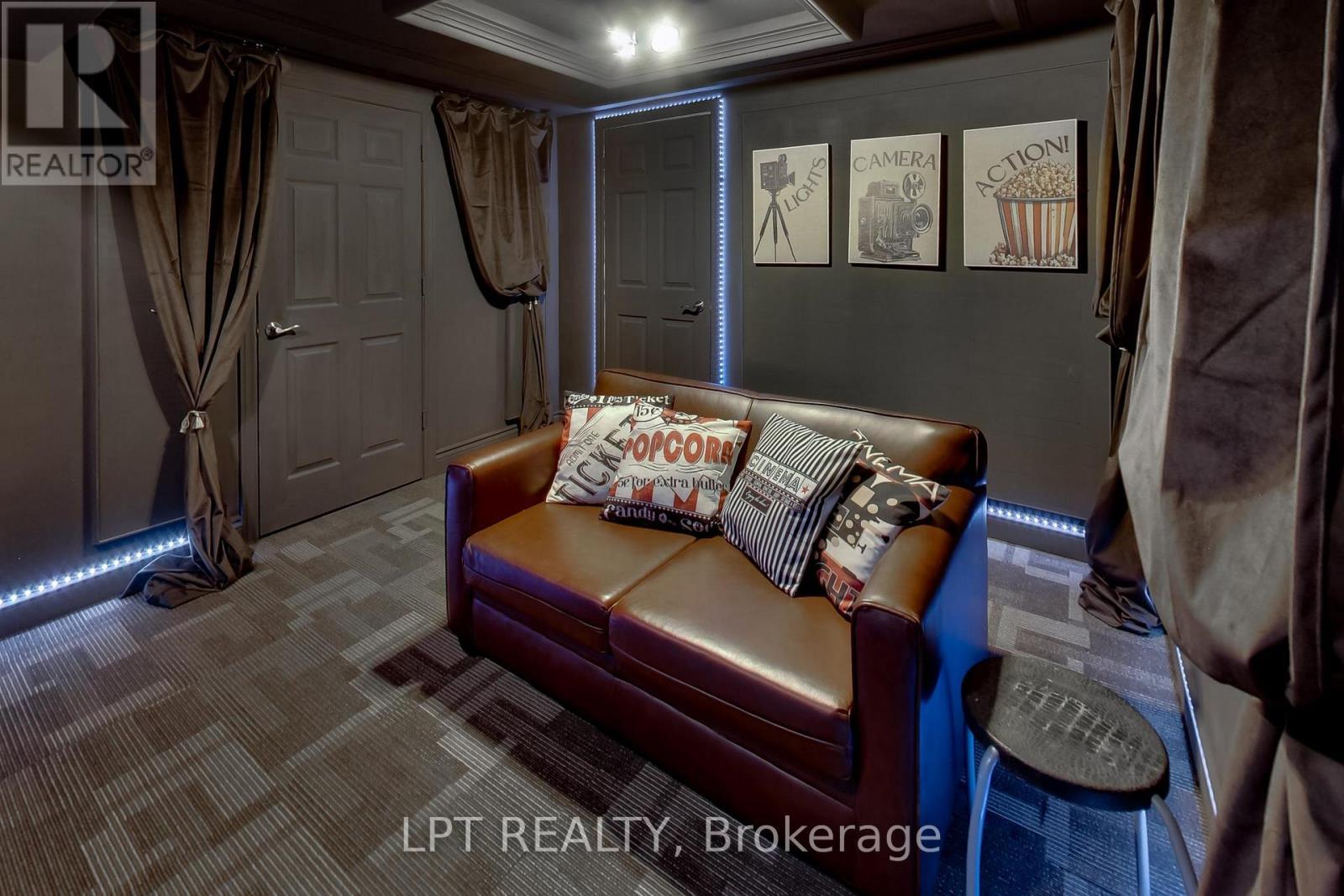 2482 Snowhill Court, Burlington, ON - Indoor Photo Showing Other Room