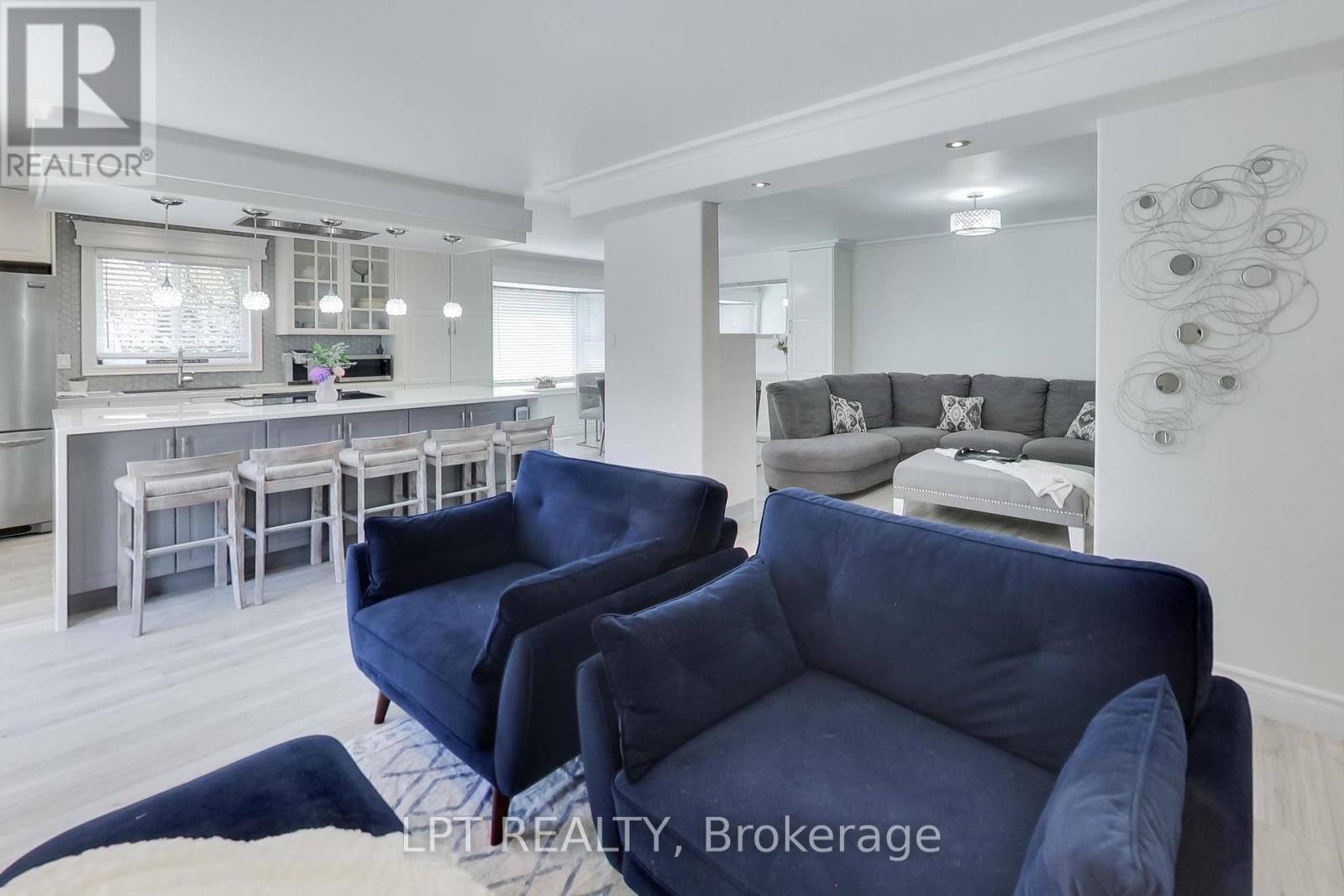 2482 Snowhill Court, Burlington, ON - Indoor Photo Showing Living Room
