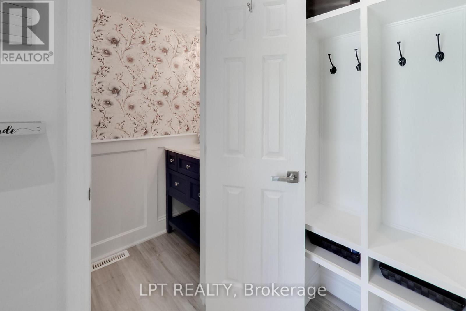 2482 Snowhill Court, Burlington, ON - Indoor Photo Showing Other Room