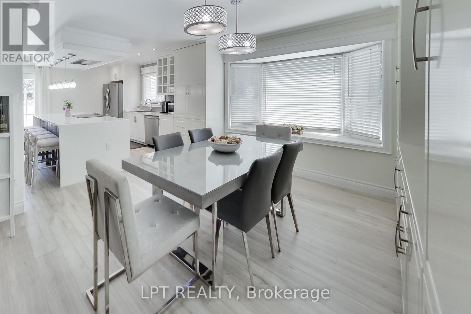 2482 Snowhill Court, Burlington, ON - Indoor Photo Showing Dining Room