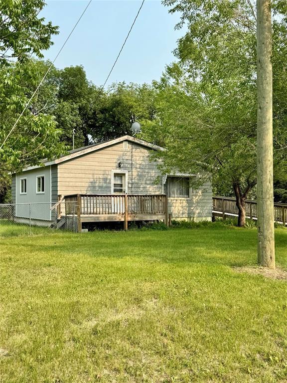 42 Third Avenue E, Oak Lake, MB