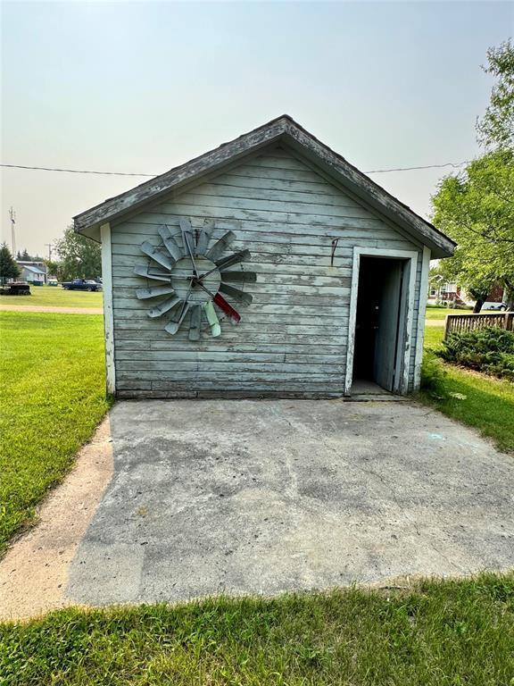 42 Third Avenue E, Oak Lake, MB