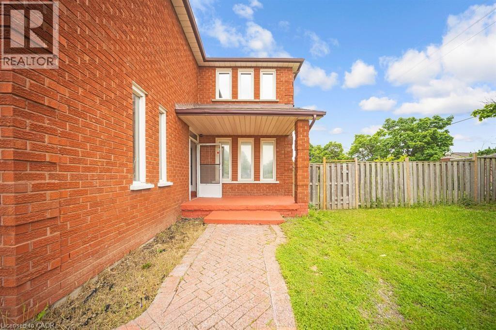 692 Huntington Ridge Drive, Mississauga, ON - Outdoor