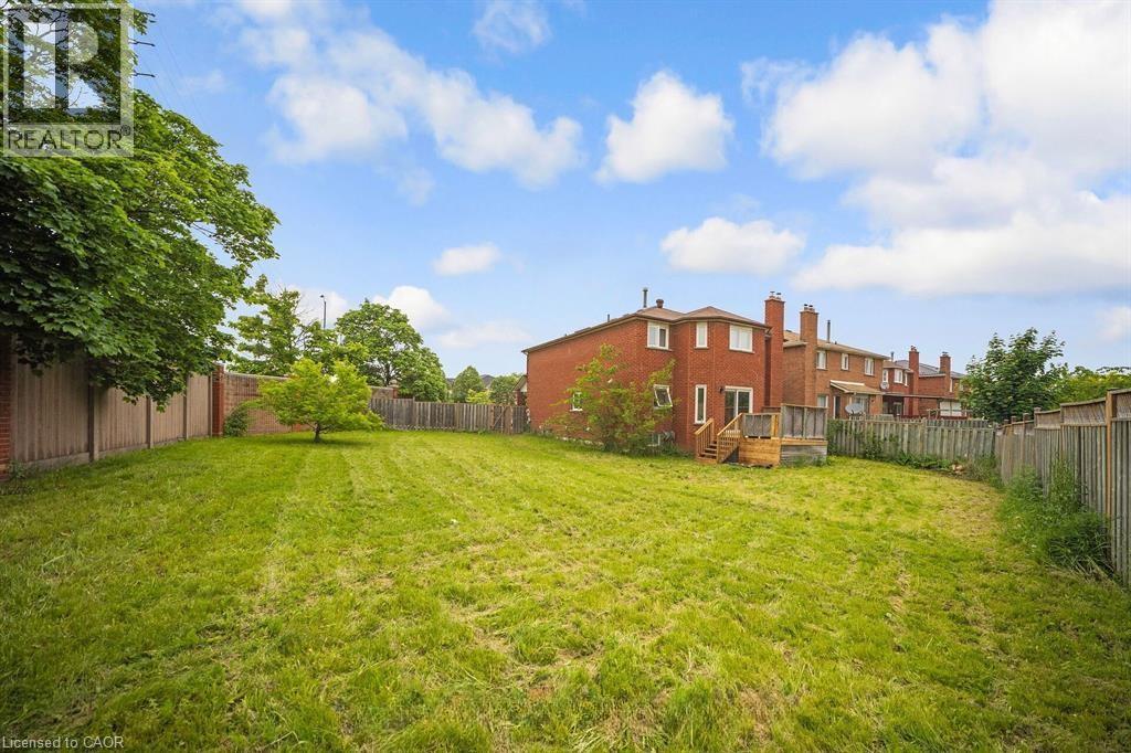 692 Huntington Ridge Drive, Mississauga, ON - Outdoor With Backyard