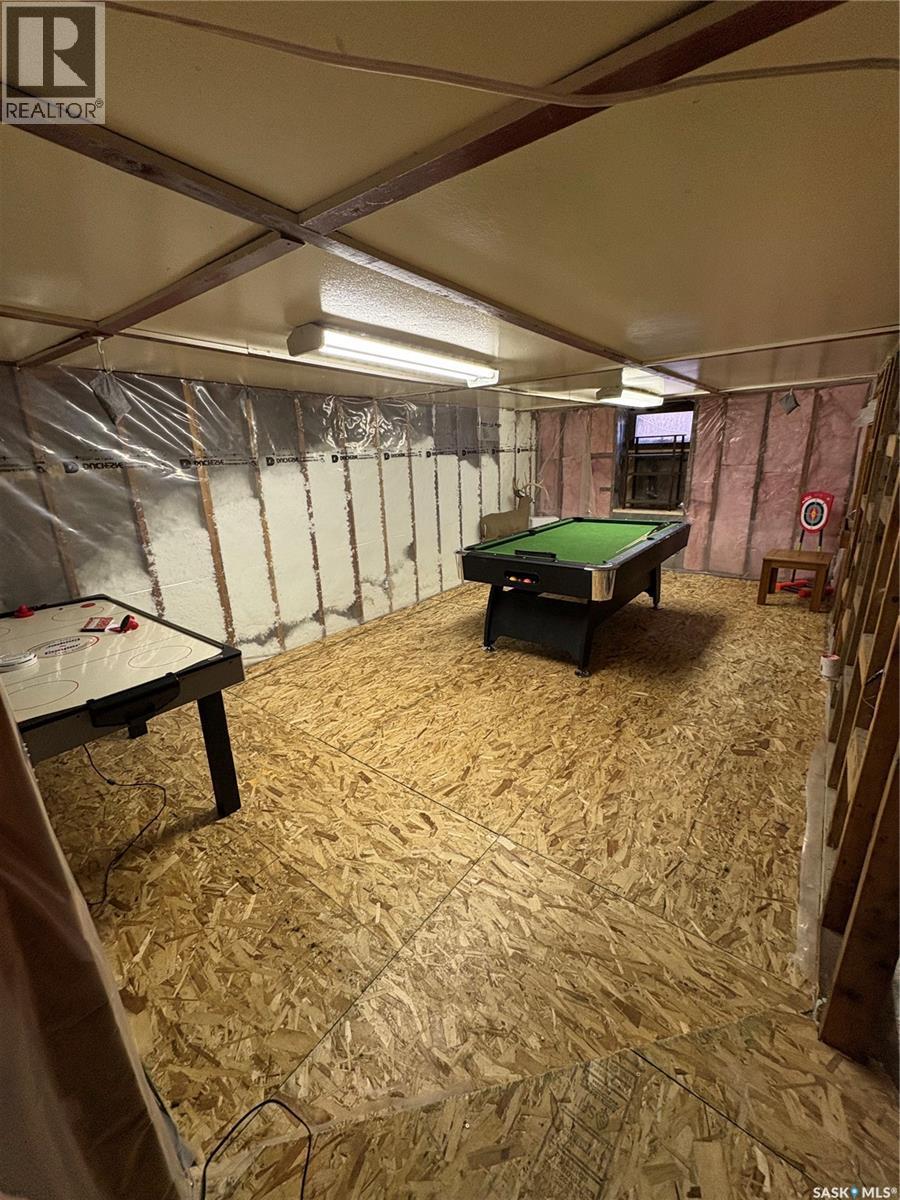 231 Eisenhower Street, Midale, SK - Indoor