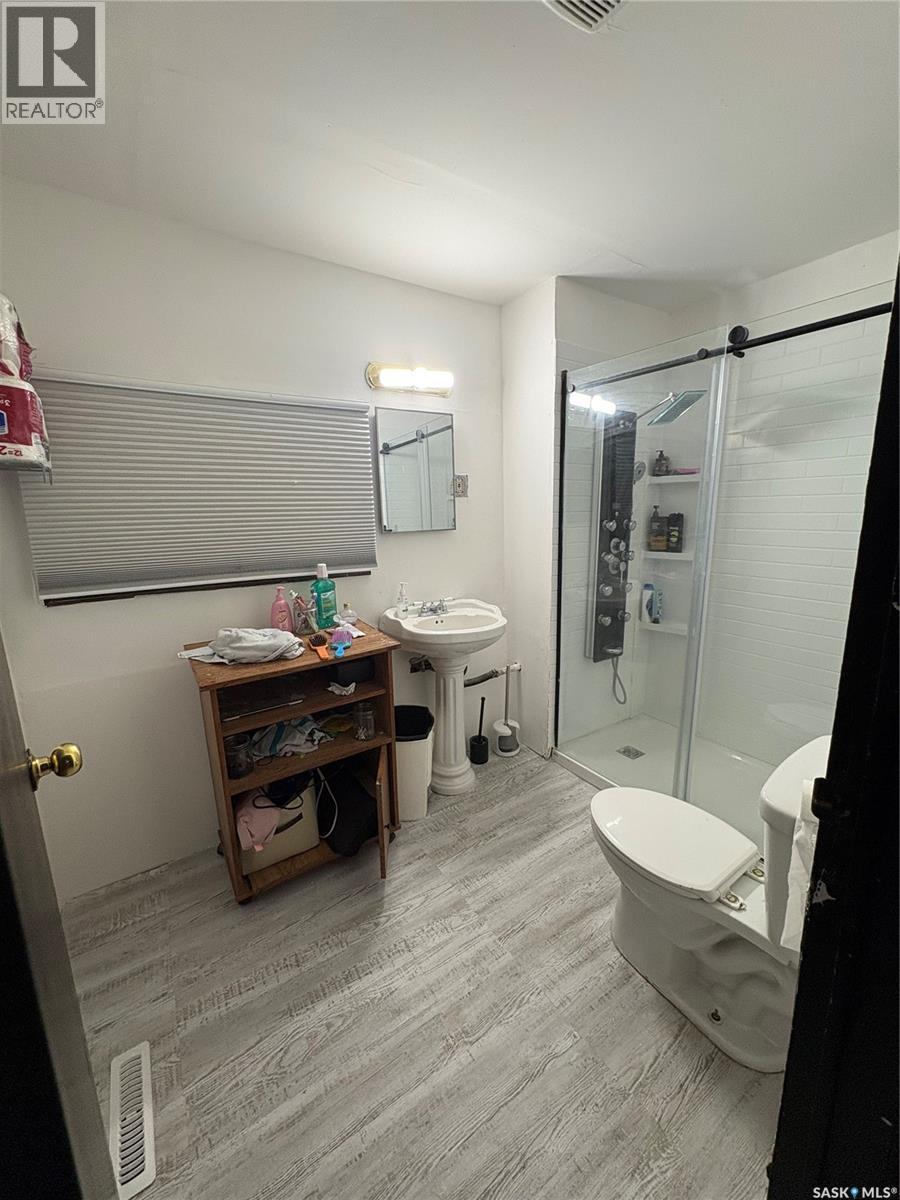 231 Eisenhower Street, Midale, SK - Indoor Photo Showing Bathroom