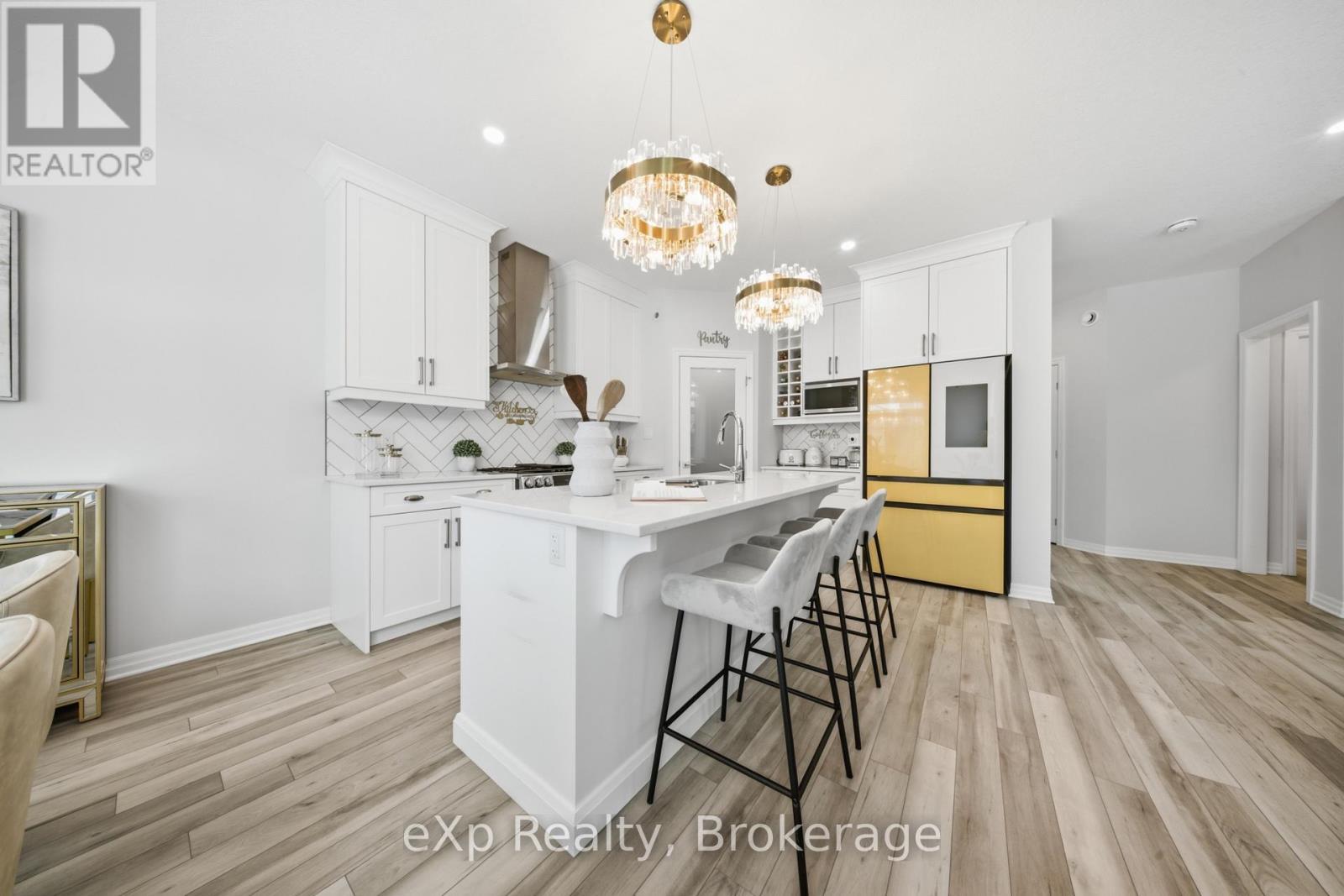 89 Acorn Trail, St. Thomas, ON - Indoor Photo Showing Kitchen