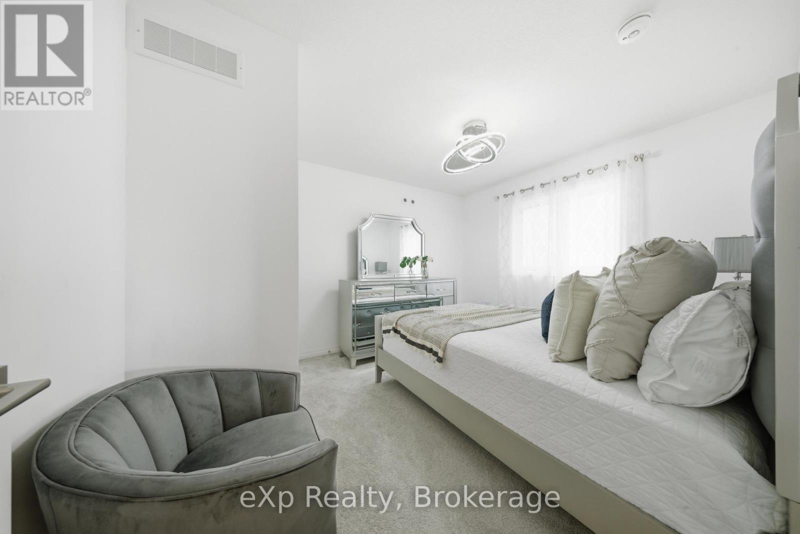 89 Acorn Trail, St. Thomas, ON - Indoor Photo Showing Bedroom
