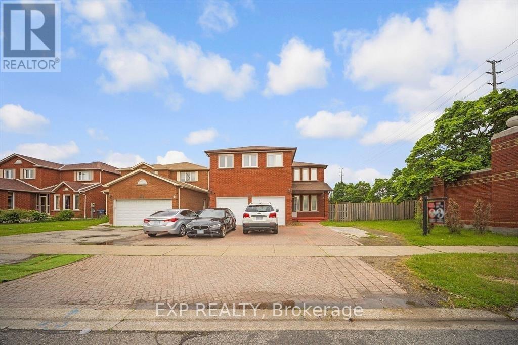 692 Huntington Ridge Drive, Mississauga, ON - Outdoor