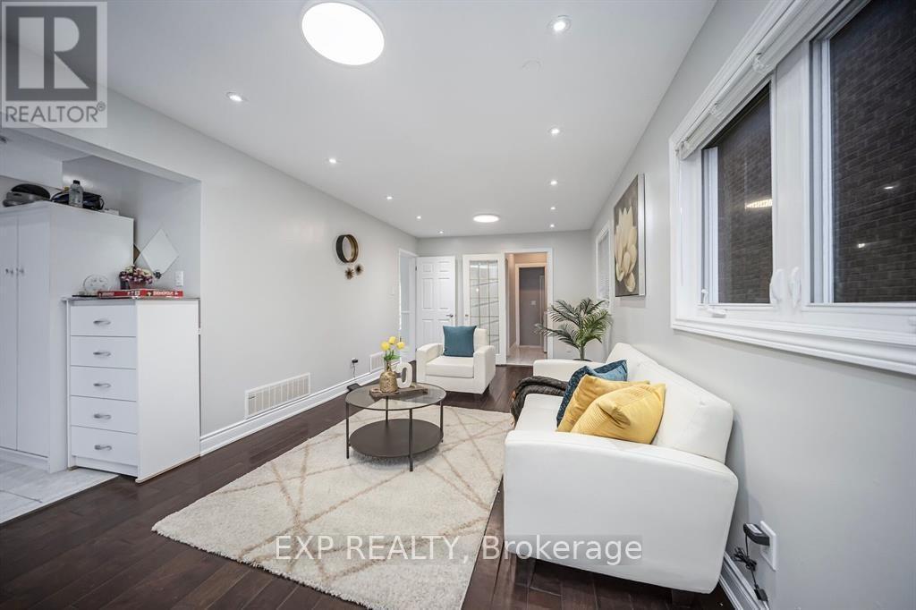 692 Huntington Ridge Drive, Mississauga, ON - Indoor