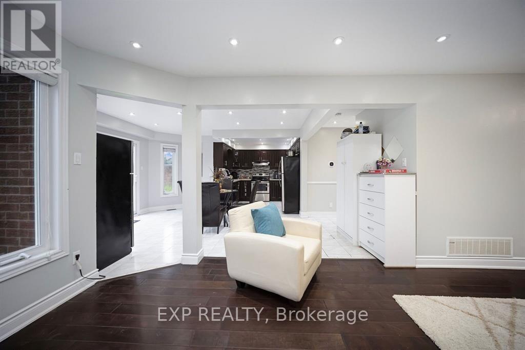 692 Huntington Ridge Drive, Mississauga, ON - Indoor