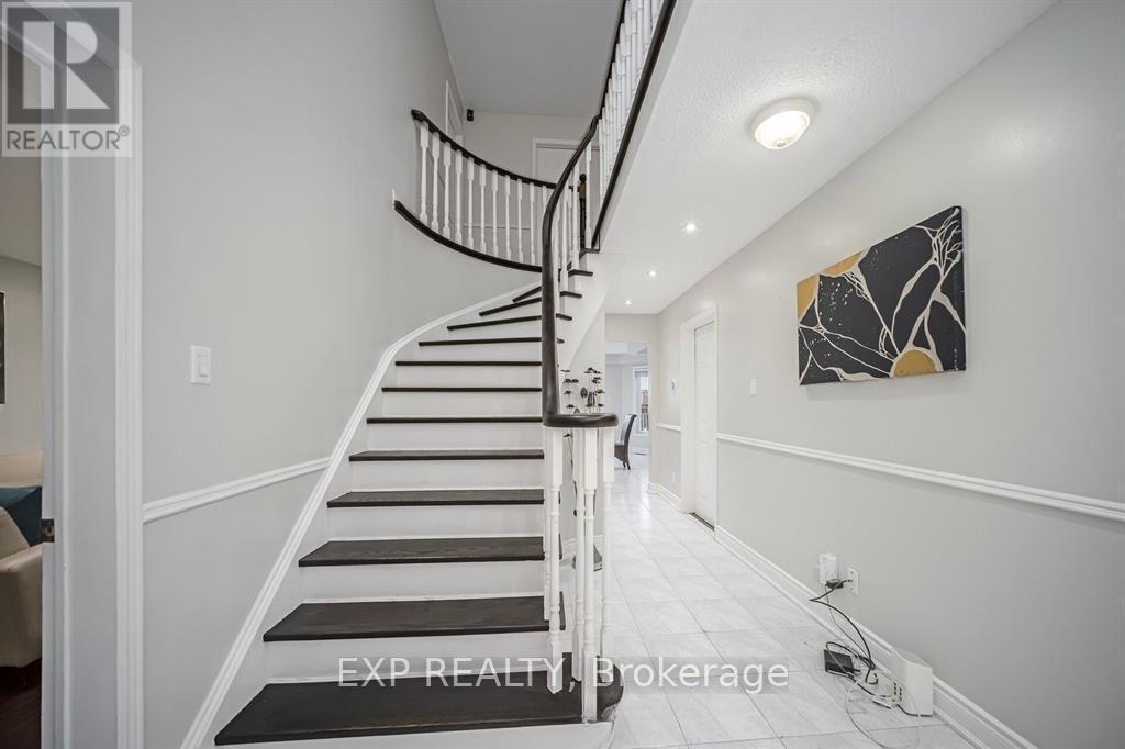 692 Huntington Ridge Drive, Mississauga, ON - Indoor Photo Showing Other Room