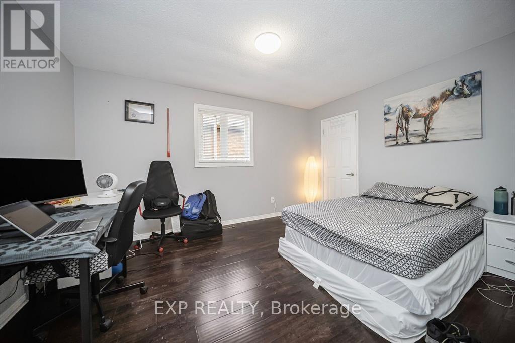 692 Huntington Ridge Drive, Mississauga, ON - Indoor Photo Showing Bedroom