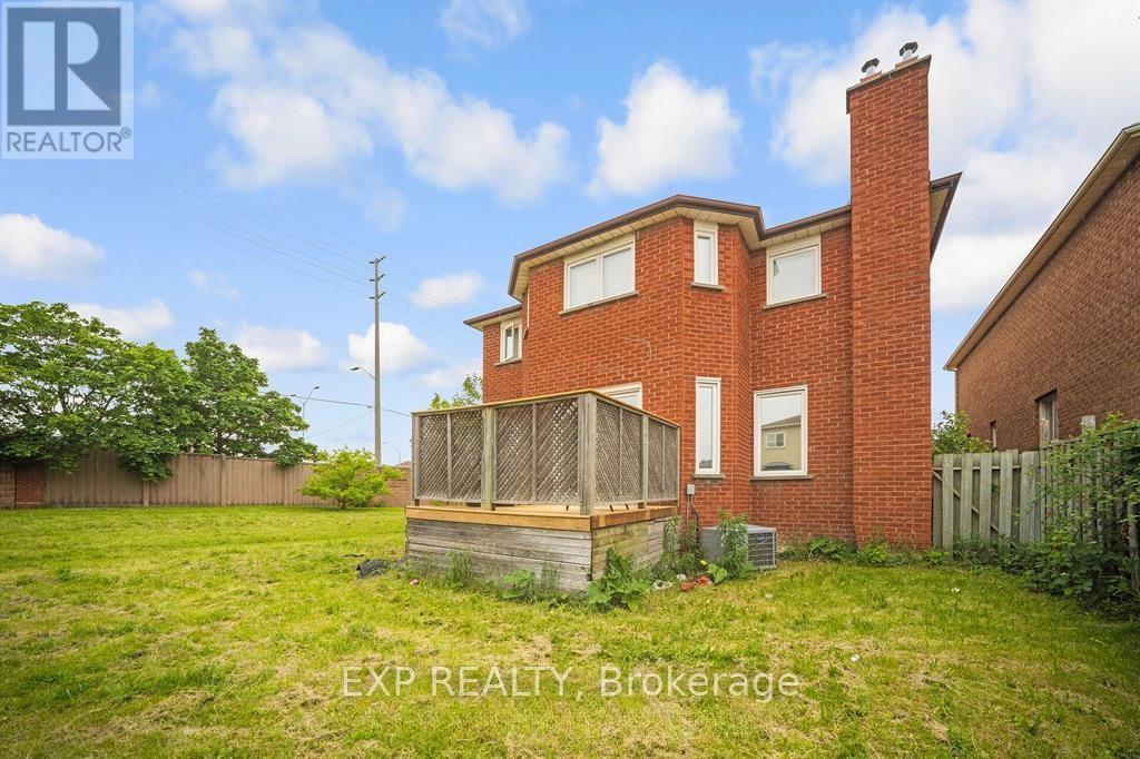 692 Huntington Ridge Drive, Mississauga, ON - Outdoor With Exterior
