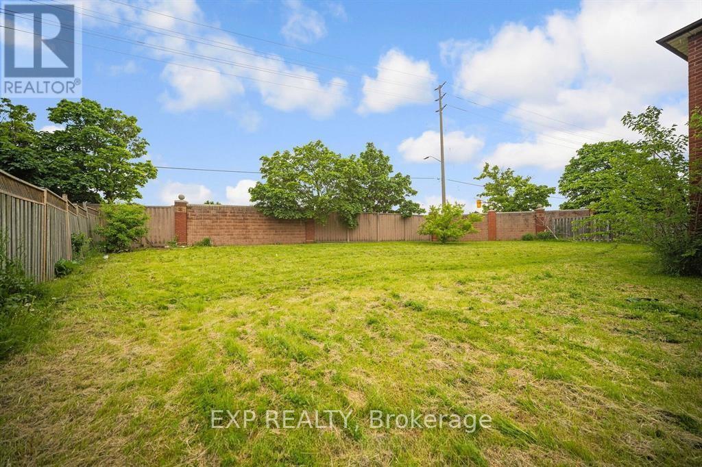692 Huntington Ridge Drive, Mississauga, ON - Outdoor
