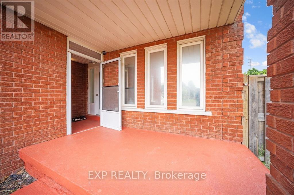 692 Huntington Ridge Drive, Mississauga, ON - Outdoor With Exterior