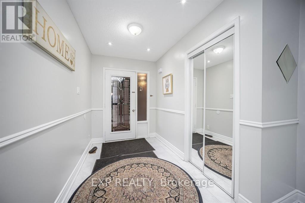 692 Huntington Ridge Drive, Mississauga, ON - Indoor Photo Showing Other Room