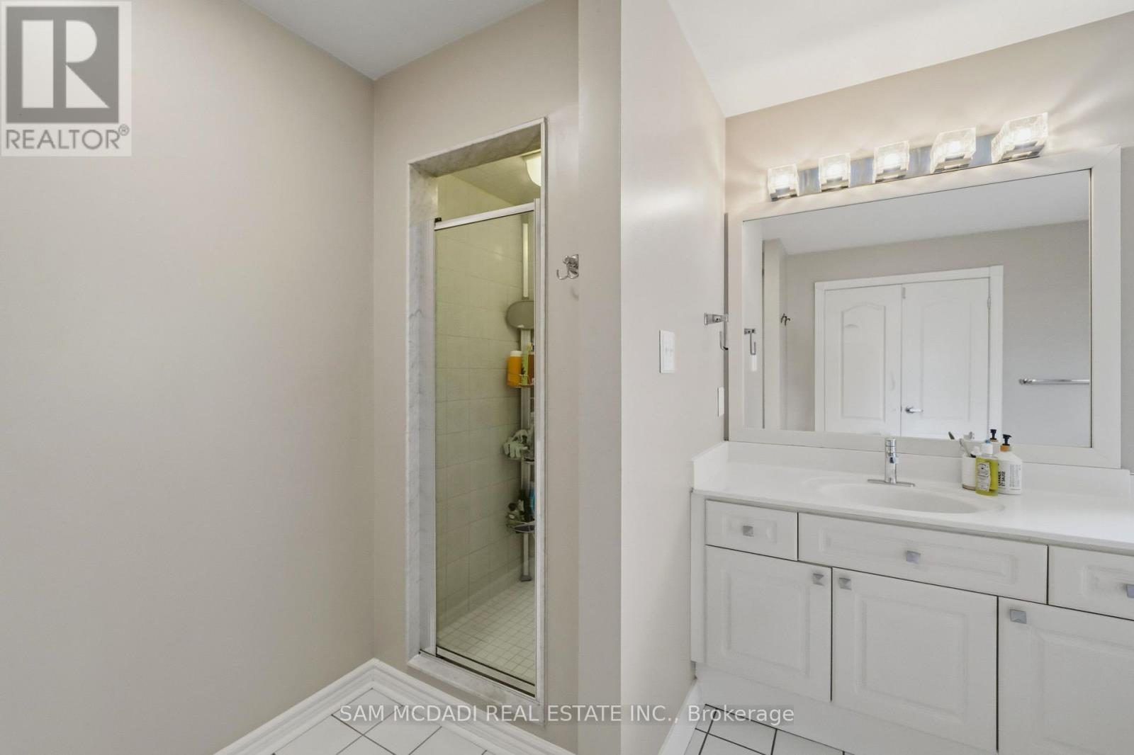 3605 Trelawny Circle, Mississauga, ON - Indoor Photo Showing Bathroom