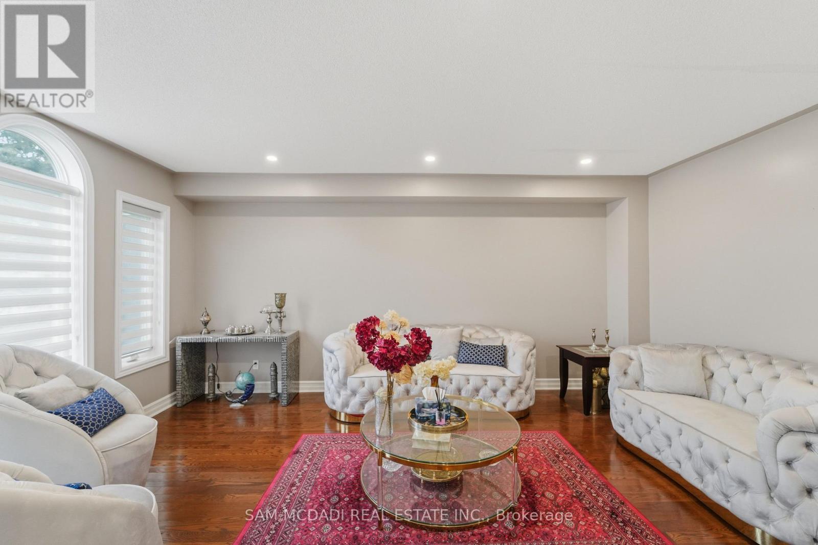 3605 Trelawny Circle, Mississauga, ON - Indoor Photo Showing Living Room