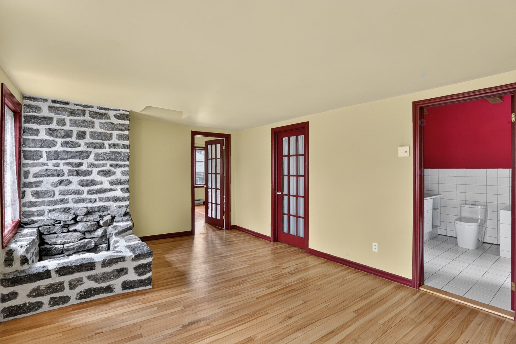Salle familiale - 1190 Rue Principale, Batiscan, QC - Indoor Photo Showing Other Room