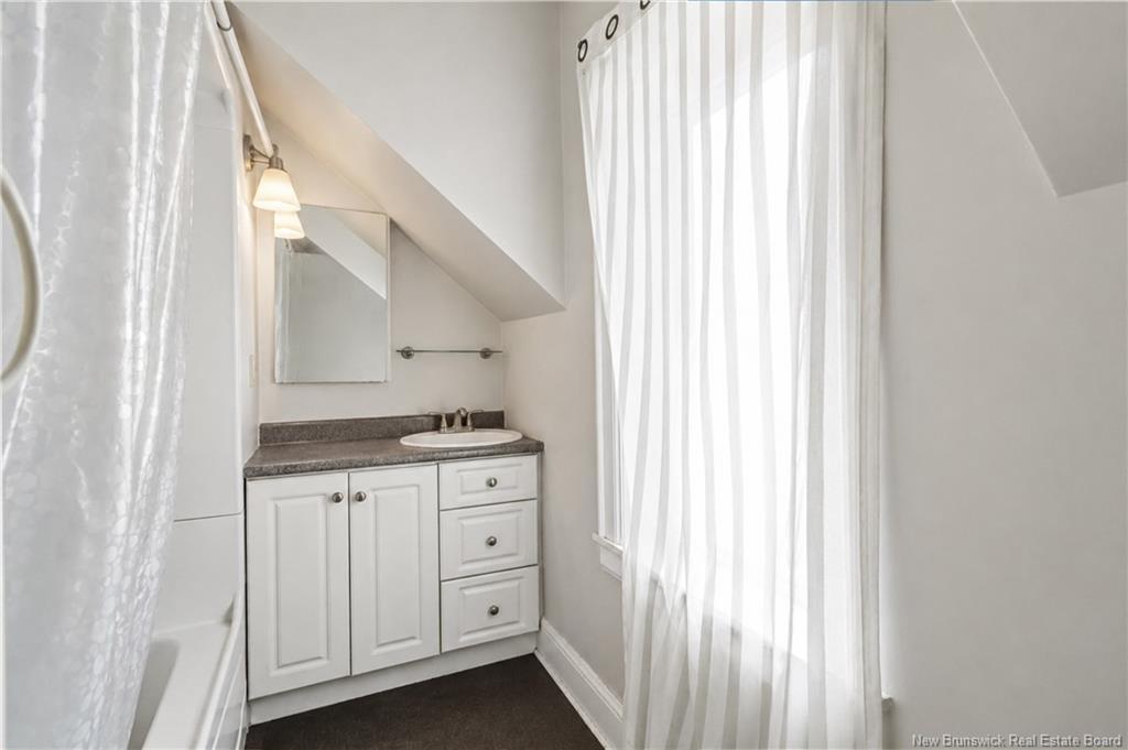 117 Elmwood Dr, Moncton, NB - Indoor