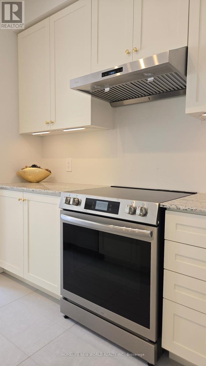 2970 Gatestone Path, Pickering, ON - Indoor Photo Showing Kitchen