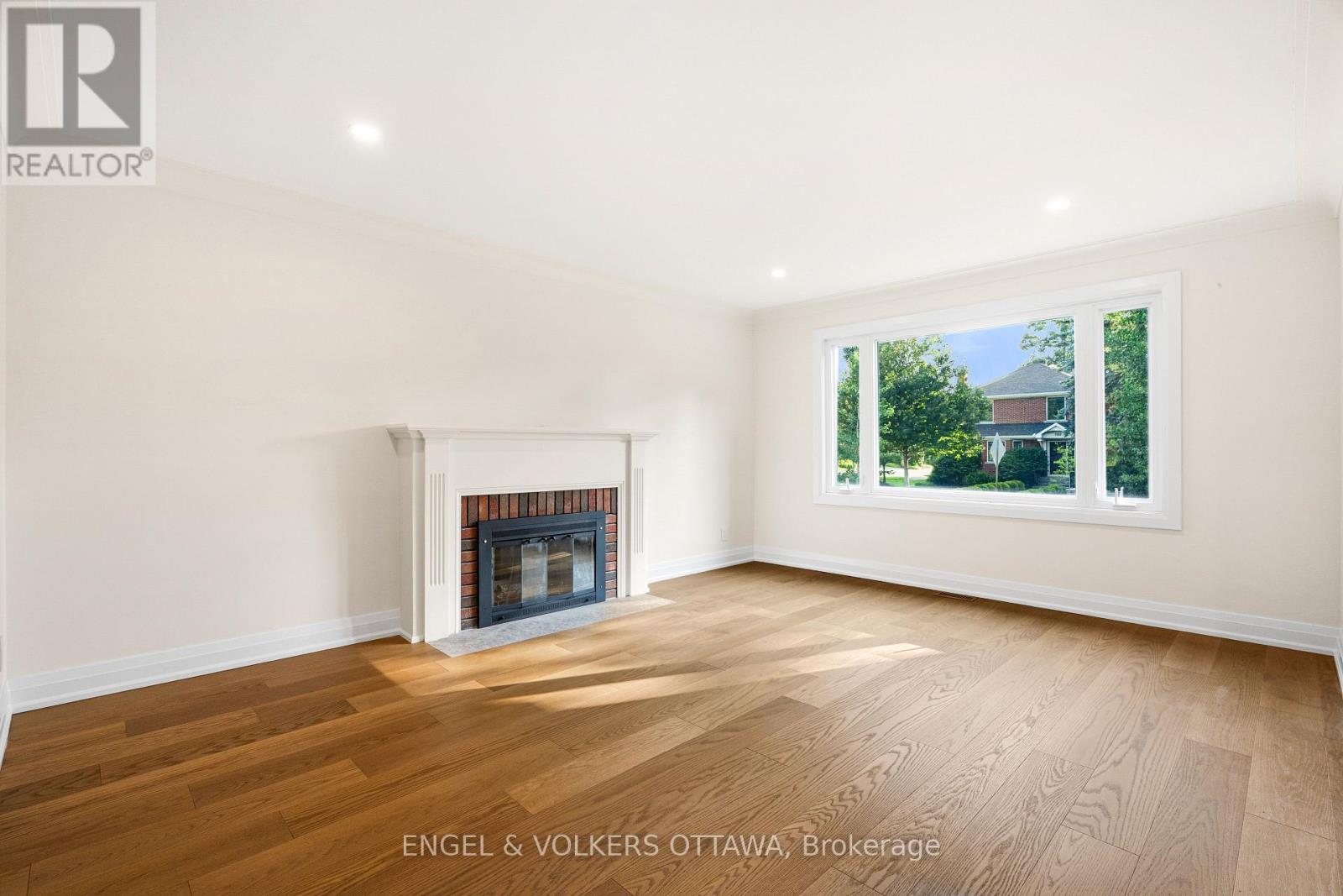 Living Room - 581 Windermere Avenue, Ottawa, ON - Indoor Photo Showing Living Room With Fireplace
