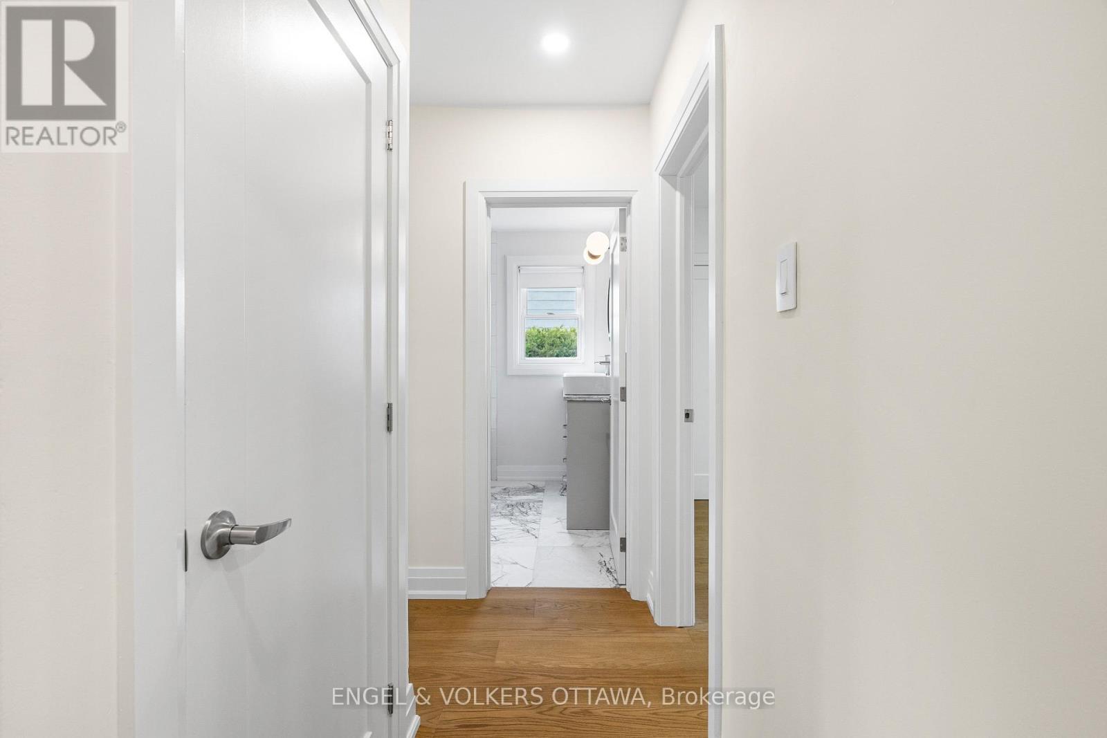 Main Floor Hall - 581 Windermere Avenue, Ottawa, ON - Indoor Photo Showing Other Room