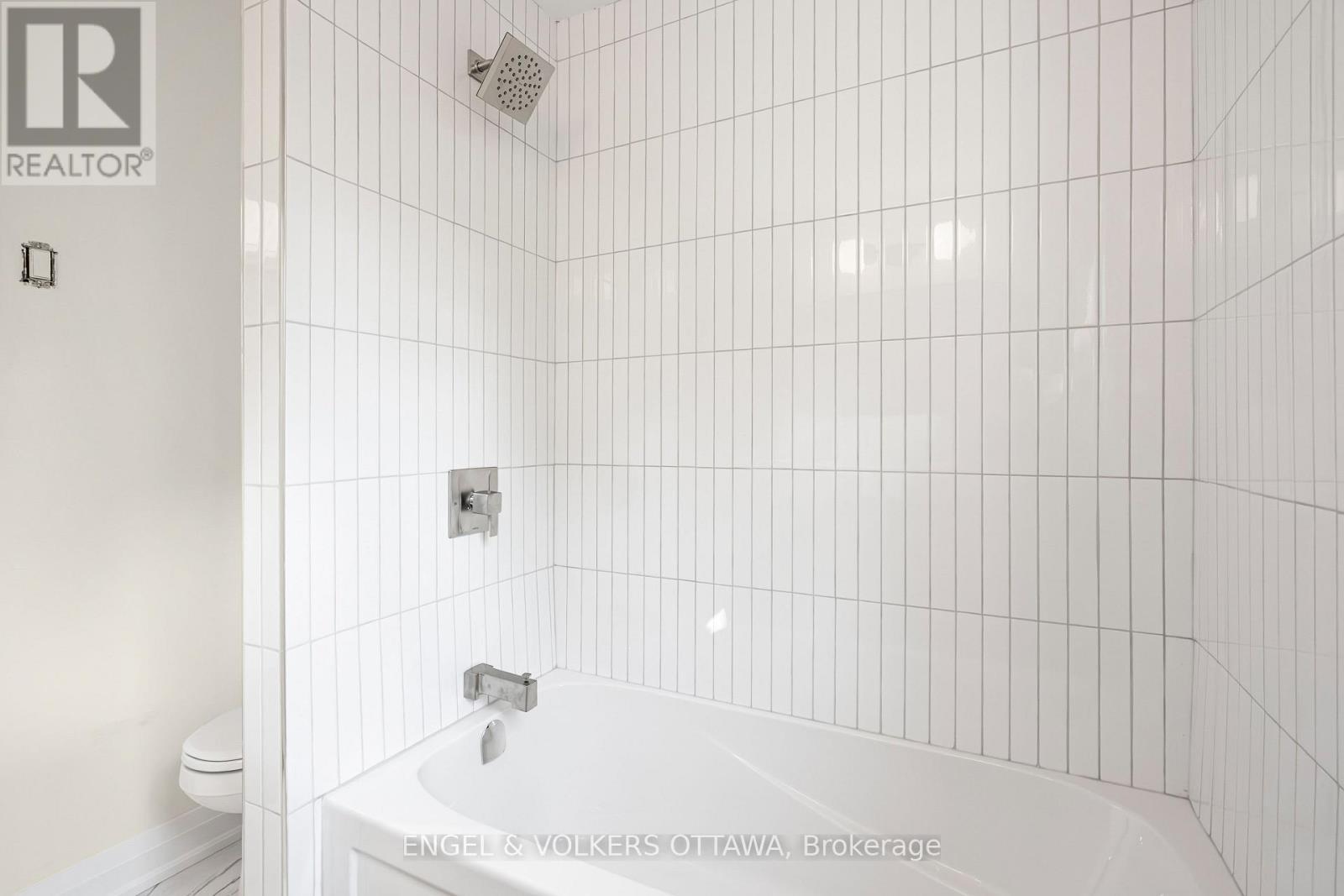 Main Floor Bathroom - 581 Windermere Avenue, Ottawa, ON - Indoor Photo Showing Bathroom