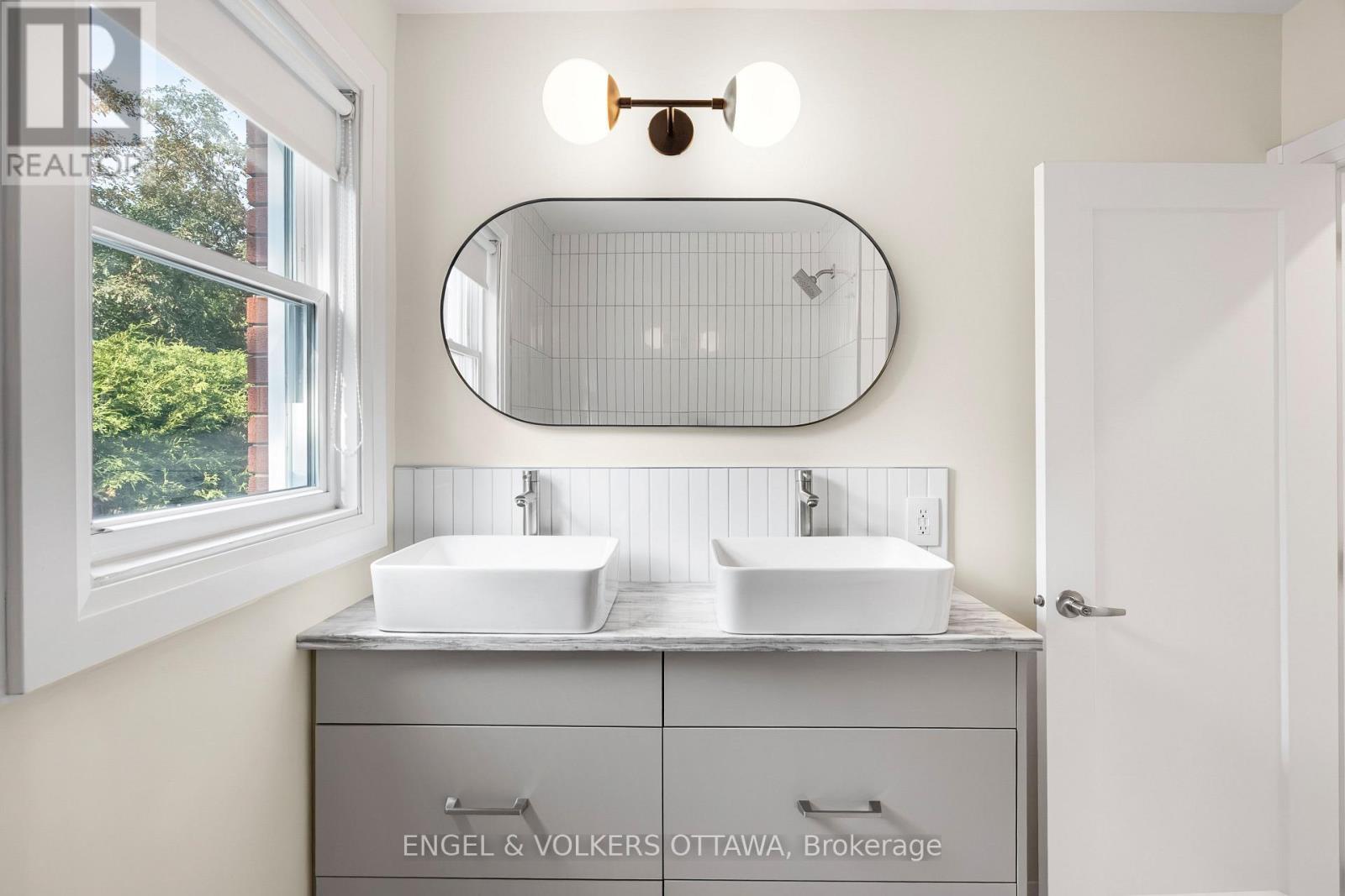 Main Floor Bathroom - 581 Windermere Avenue, Ottawa, ON - Indoor