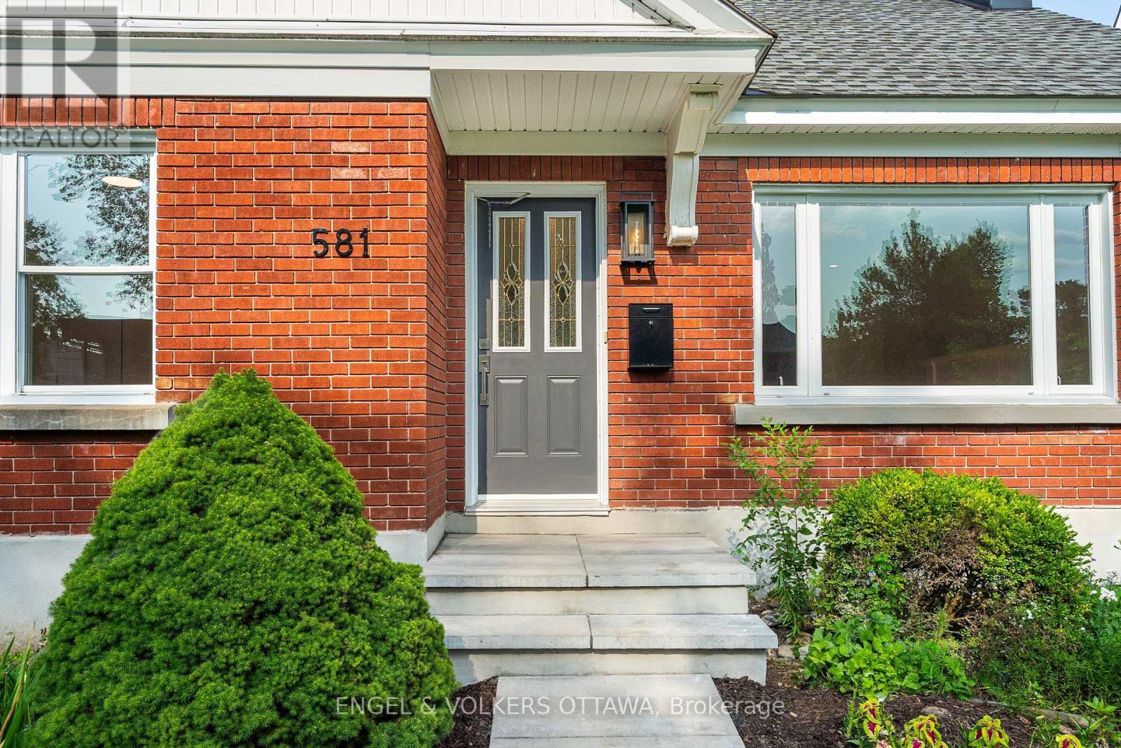 Front Exterior - 581 Windermere Avenue, Ottawa, ON - Outdoor With Exterior