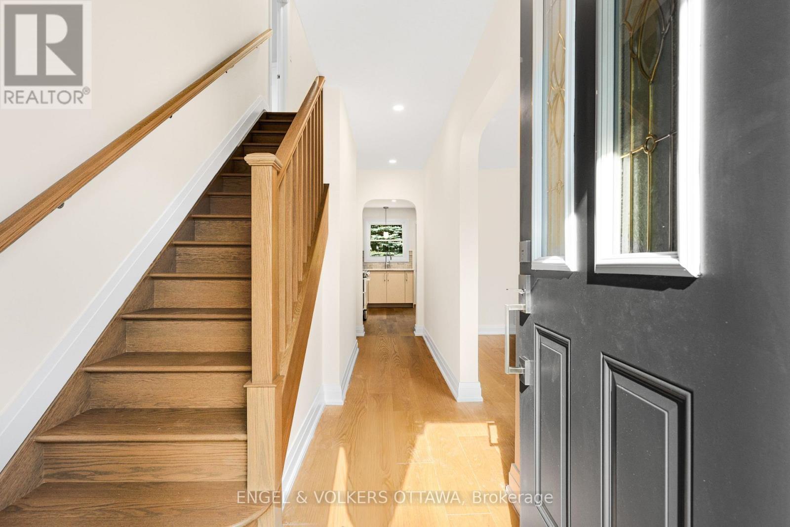 Oak Staircase - 581 Windermere Avenue, Ottawa, ON - Indoor Photo Showing Other Room