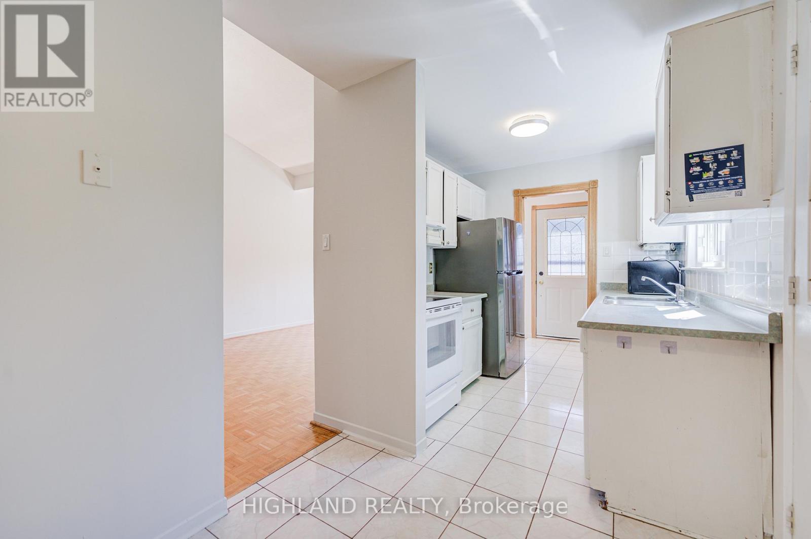 2075 South Millway, Mississauga, ON - Indoor Photo Showing Kitchen