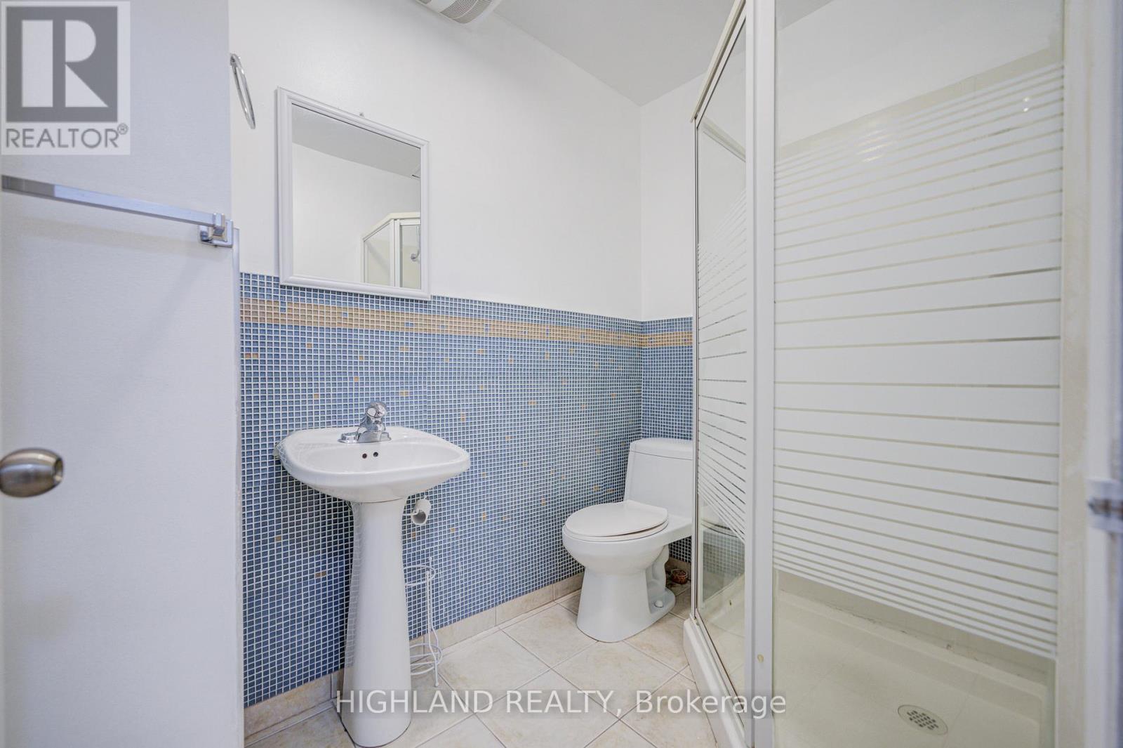 2075 South Millway, Mississauga, ON - Indoor Photo Showing Bathroom