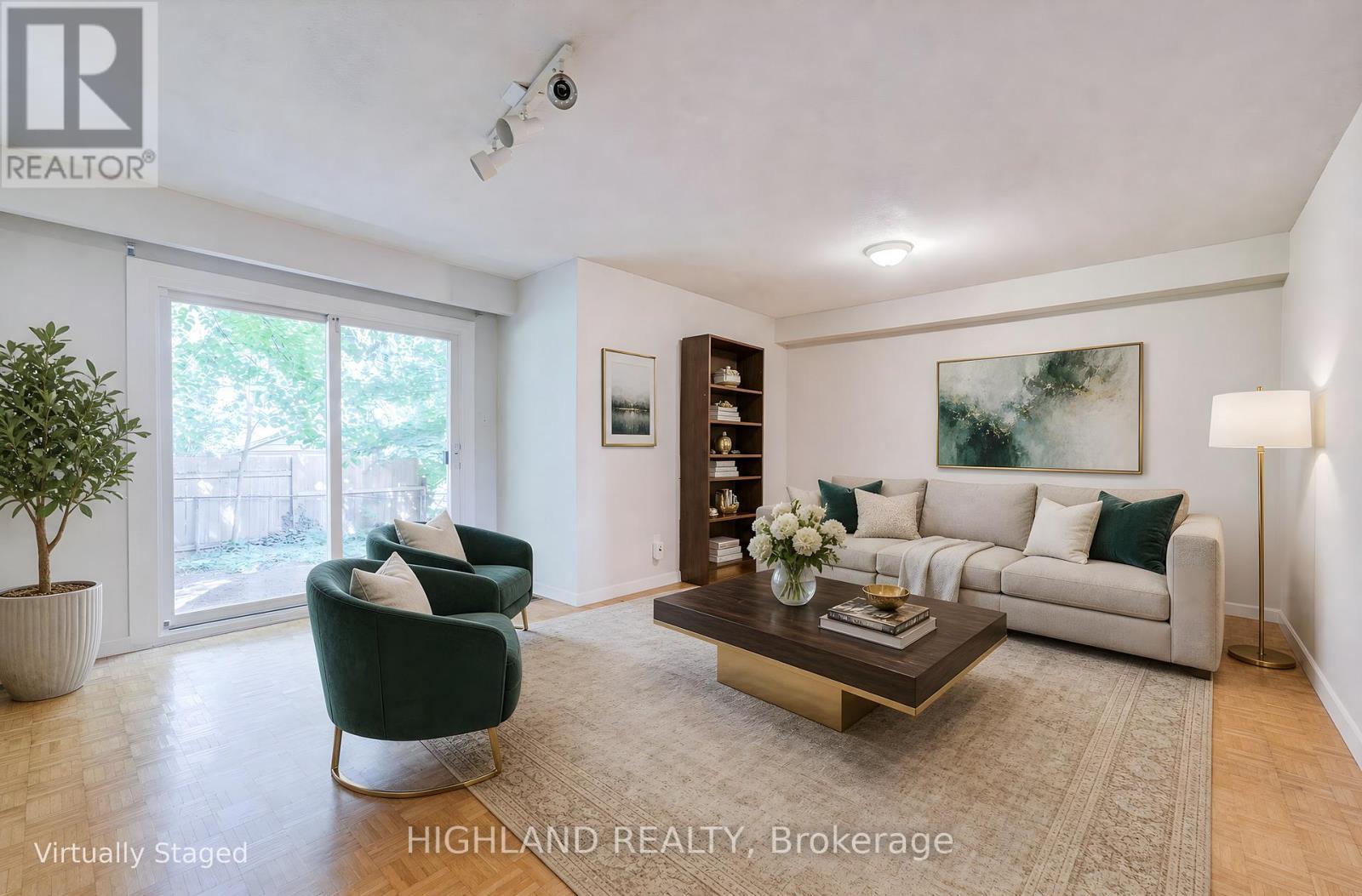 2075 South Millway, Mississauga, ON - Indoor Photo Showing Living Room