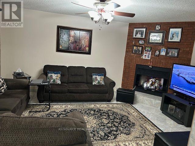 3546 Italia Crescent, Mississauga, ON - Indoor Photo Showing Living Room With Fireplace