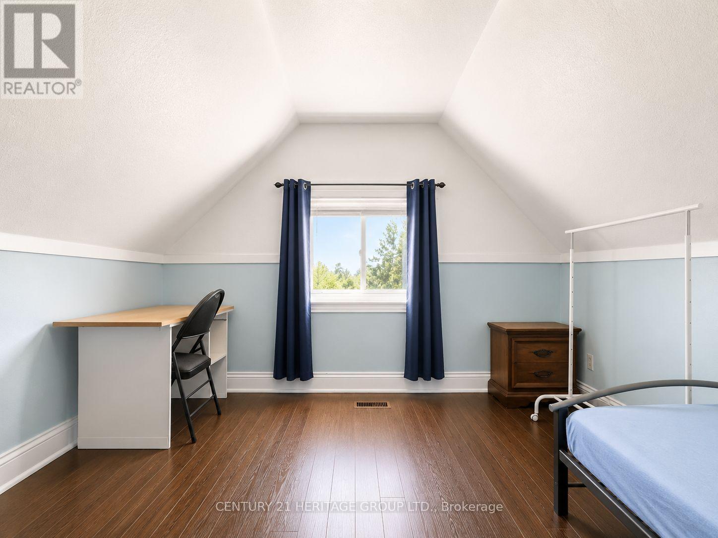 406 Jackson Street W, Hamilton, ON - Indoor Photo Showing Bedroom