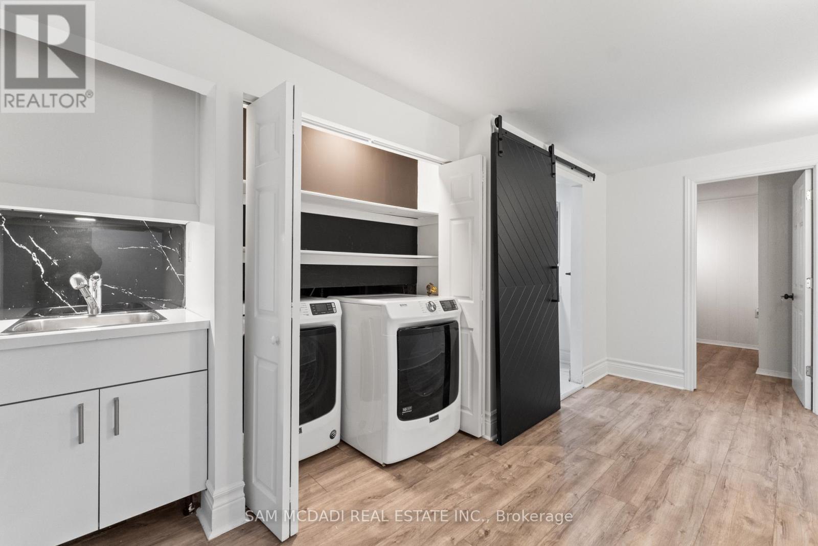 927 Ingersoll Court, Mississauga, ON - Indoor Photo Showing Laundry Room