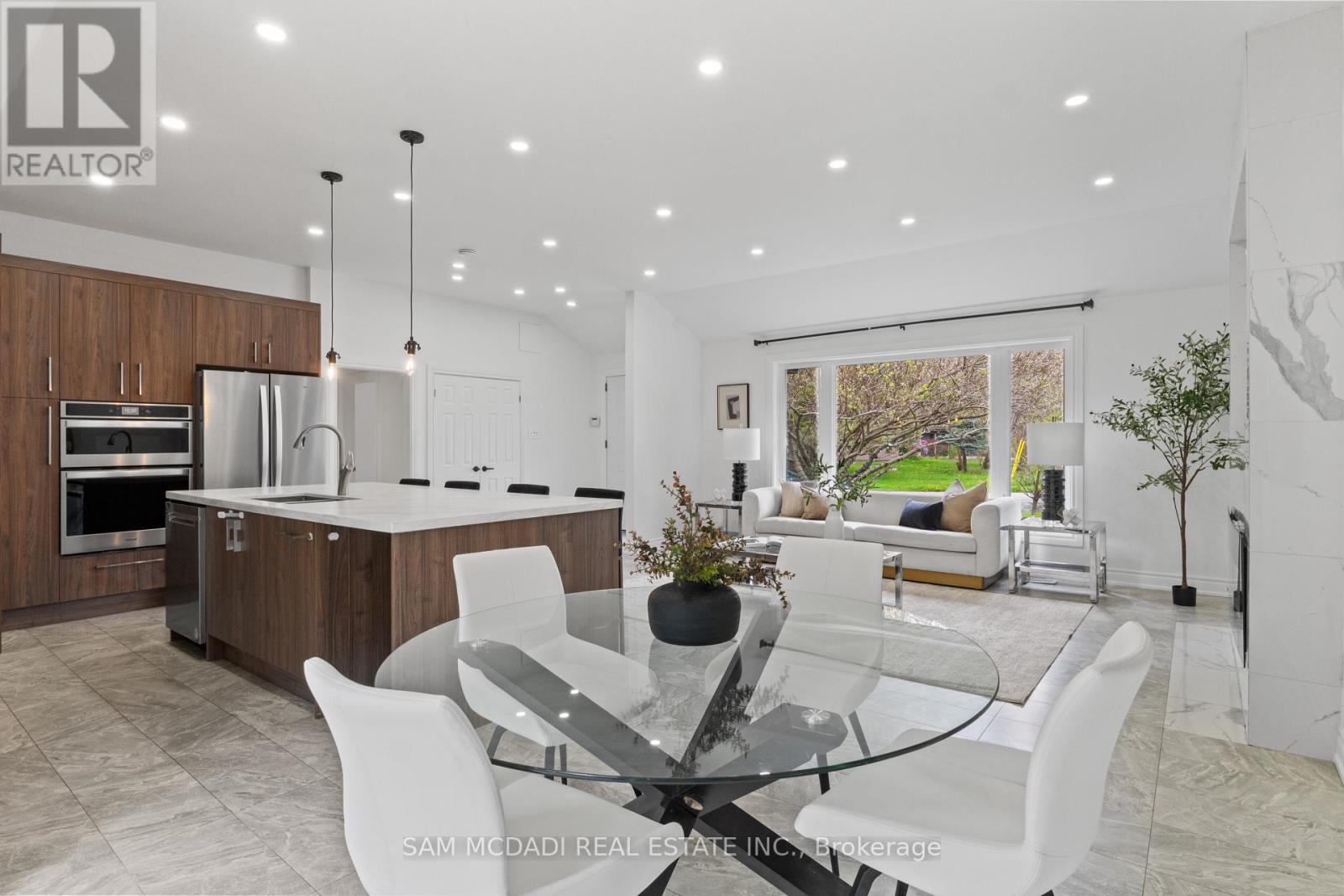 927 Ingersoll Court, Mississauga, ON - Indoor Photo Showing Dining Room