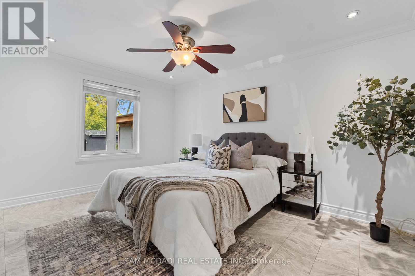 927 Ingersoll Court, Mississauga, ON - Indoor Photo Showing Bedroom