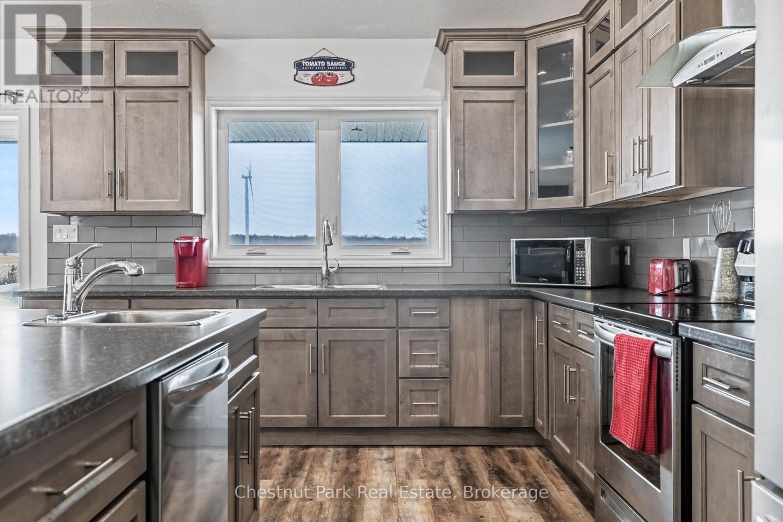 1415 Concession Rd 6, Kincardine, ON - Indoor Photo Showing Kitchen With Double Sink