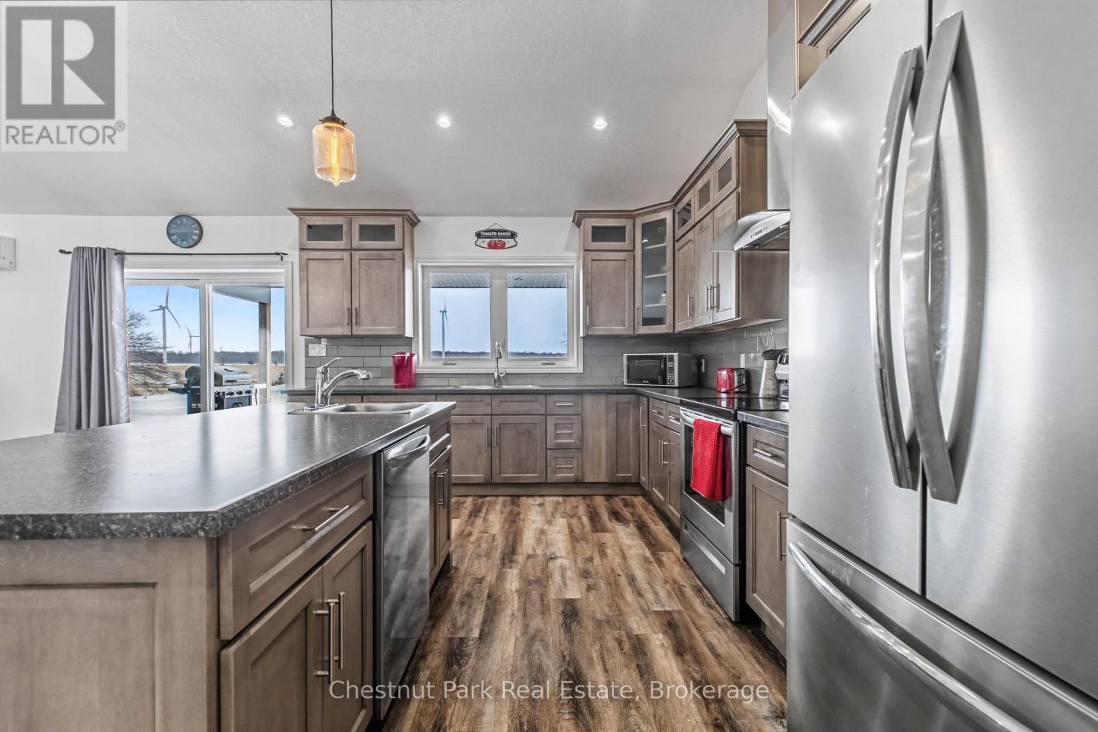 1415 Concession Rd 6, Kincardine, ON - Indoor Photo Showing Kitchen With Upgraded Kitchen