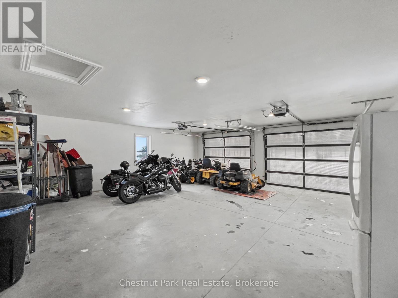 1415 Concession Rd 6, Kincardine, ON - Indoor Photo Showing Garage