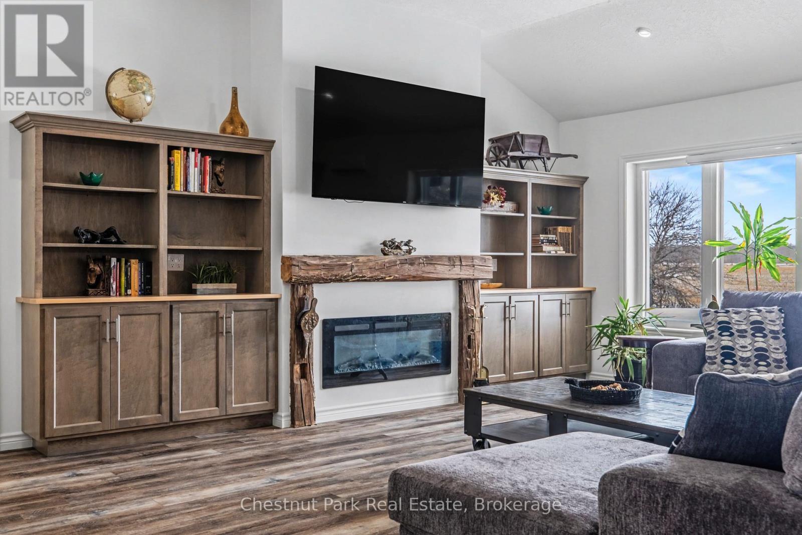 1415 Concession Rd 6, Kincardine, ON - Indoor Photo Showing Living Room With Fireplace