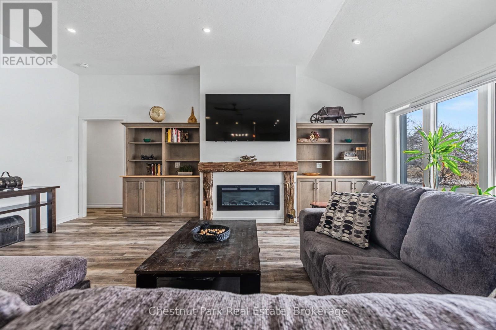 1415 Concession Rd 6, Kincardine, ON - Indoor Photo Showing Living Room With Fireplace