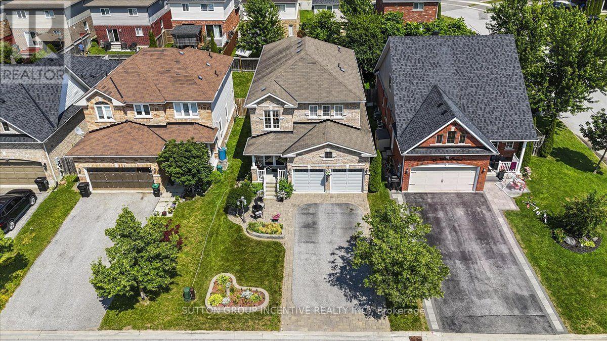 17 White Crescent, Barrie, ON - Outdoor With Facade