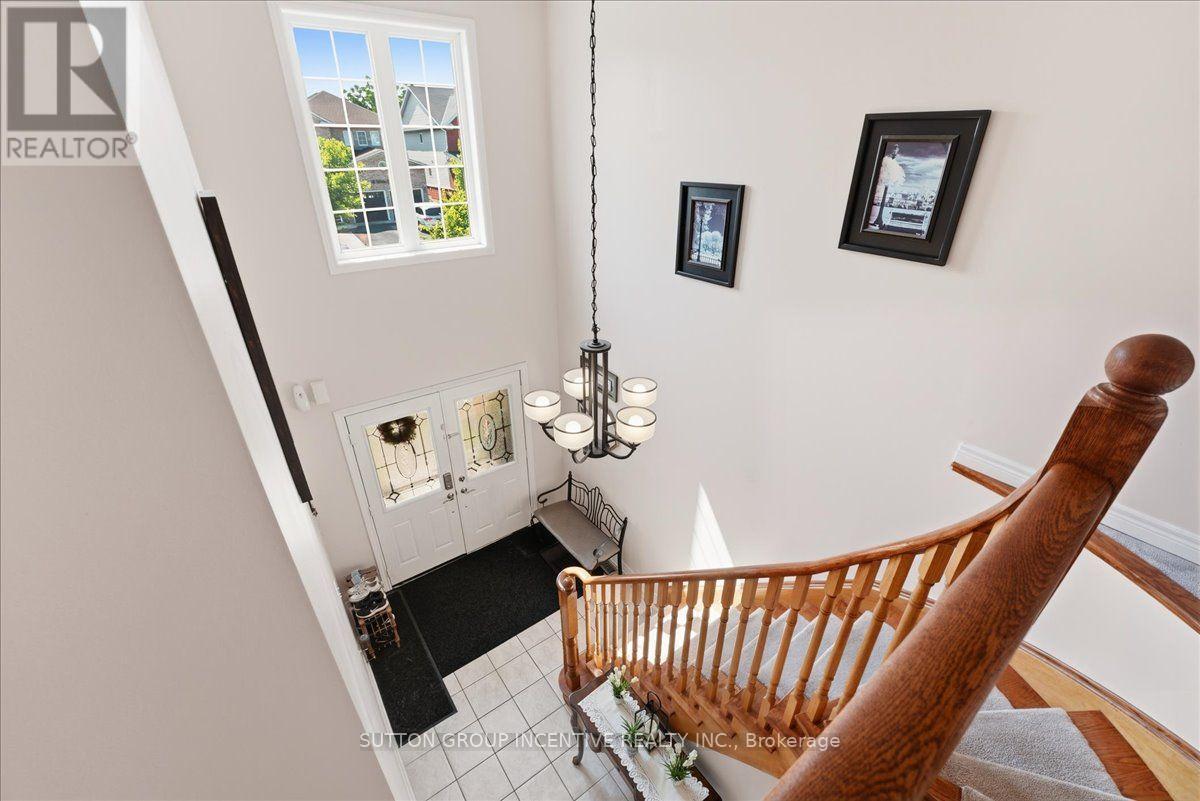 oyer - 17 White Crescent, Barrie, ON - Indoor Photo Showing Other Room